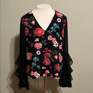 Vince Camuto Floral Blouse with Long Bell Sleeves Sz Small